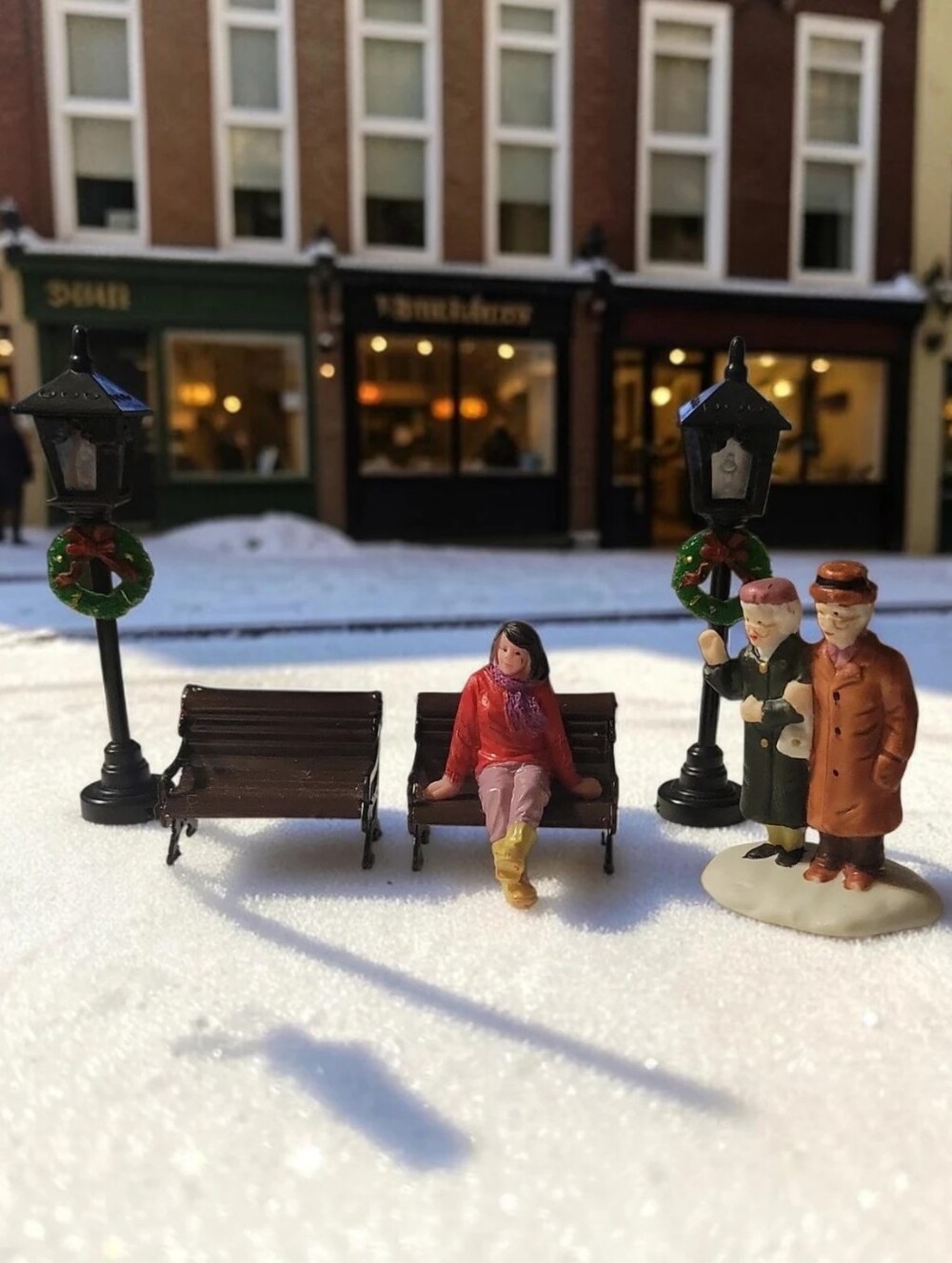 Vtg Christmas Bedford Falls Village Bench Street Light Woman Sitting Ma Pa 6 Pcs